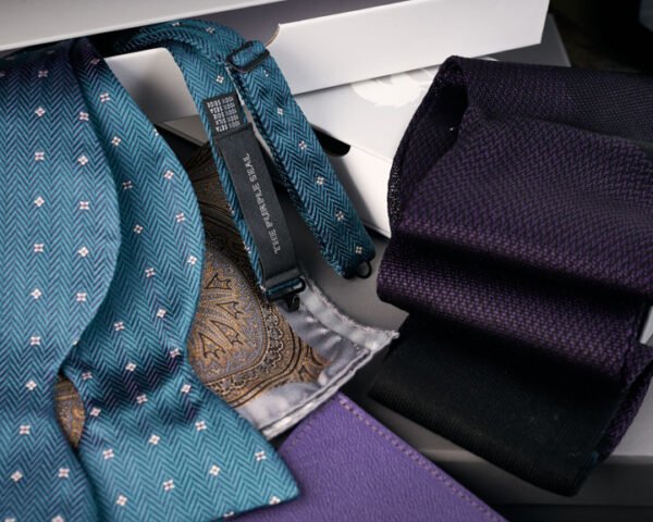 Large Blue silk bow tie - Jacquard herringbone pattern - Image 3