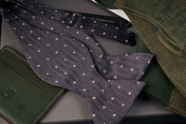 Large Grey silk bow tie - Jacquard herringbone pattern - Image 2